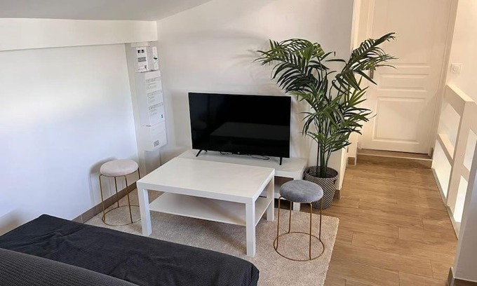 Livry-Gargan Apartment | Convenient Livry07 near Paris CDG & Disneyland, Family-Friendly