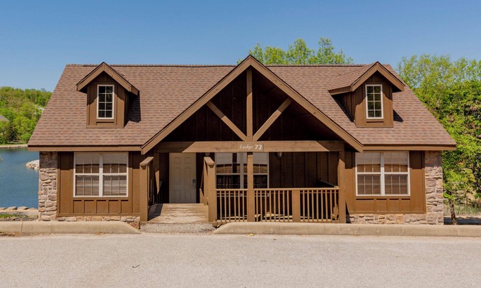 Reeds Spring Cabin | Spacious 2BR Lake View Retreat with Pool & Pet-Friendly Amenities