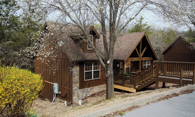 Reeds Spring Cabin | Fox Hollow Cabin: Steps from Lake & Resort Amenities
