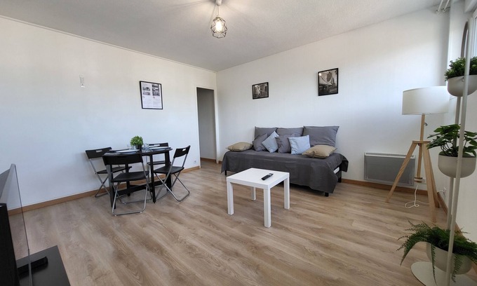 Trappes Apartment | Comfortable St-Quentin-en-Yvelines Apartment with Parking