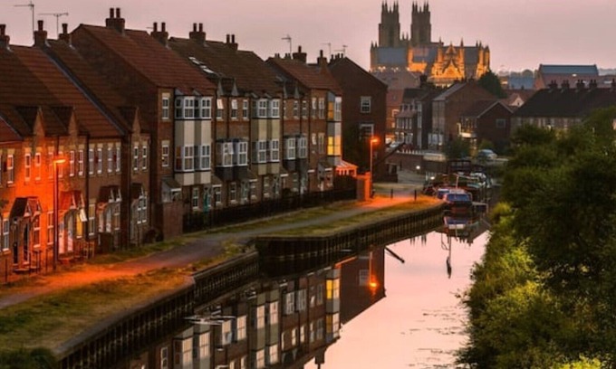 Beverley Apartment | Spacious L2 Town Center Apartment for Families and Groups