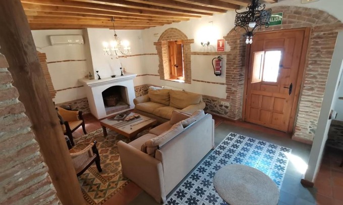 Alcanizo House | Pet-Friendly Retreat at La Aldaba del Siglo XX: 9/10 Rated