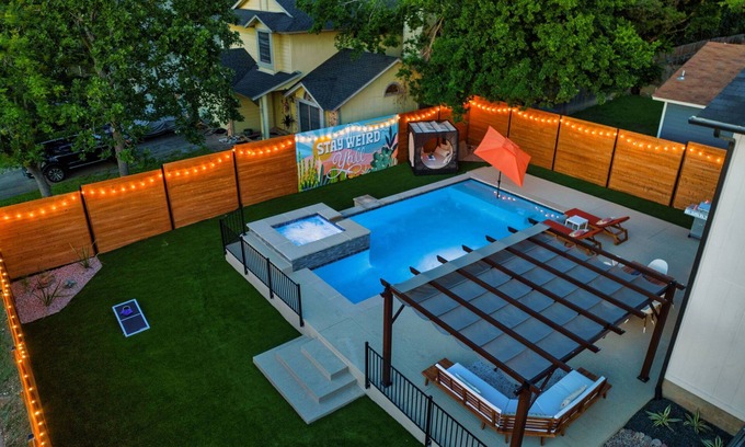 Maple Run House | Discover La Alexandria: Best Backyard & Top Amenities in Austin!