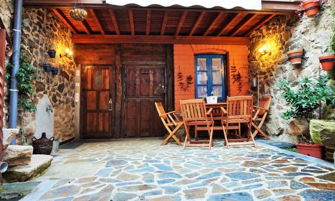 Masueco House | Discover La Alquitara: Family-Friendly Retreat with Kitchen