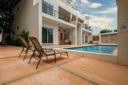 Los Tamarindos Resort | Discover La Aurora: Oceanfront Retreat with Pool Access