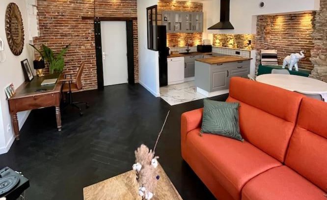 Cholet Apartment | Guest Rated 9.4: La bâtisse de Manel - Family-Friendly Retreat