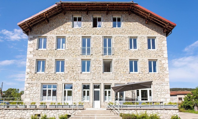 Le Petit-Abergement Apartment | Experience Relaxation at La Bâtisse L'arbre Gris Hotel