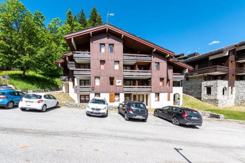 Les Avanchers-Valmorel Apartment | Inviting Family Retreat at La Bûche Hotel