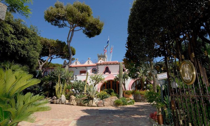 Forio Hotel | Relax at La Bagattella Resort & SPA: Pet-Friendly Retreat