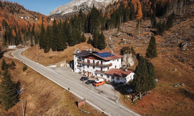 Livinallongo del Col di Lana Hotel | Discover La Baita: Pet-Friendly Hotel with Spa & Dining