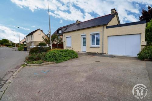 Liffre House | Family-Friendly Retreat at La Baleine - Rated 10/10