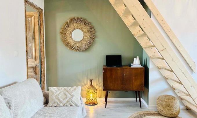 Bleriot-Plage Apartment | Discover La Baraque Calais: Pet-Friendly & Child Welcoming
