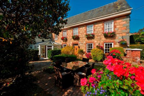 St. Martins Hotel | Beautiful Oceanfront Retreat at La Barbarie Hotel – 9/10 Rating