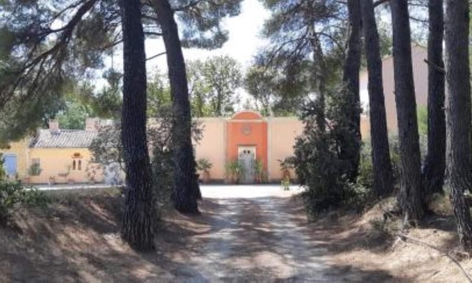 Cadenet House | Experience La Bastide Artistique with a Pool & Spa Oasis