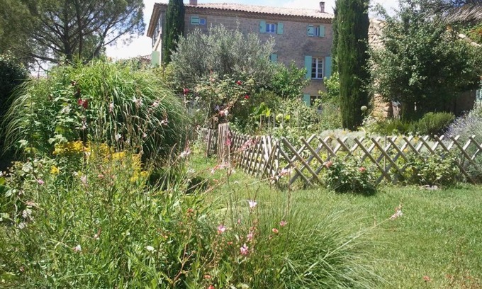 Argilliers Bed & Breakfast | Discover La Bastide de Boisset: Pet-Friendly Oceanfront Retreat