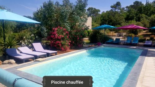 Besse-sur-Issole Apartment | Idyllic La Bastide de l'Issole: Oceanfront Family Retreat