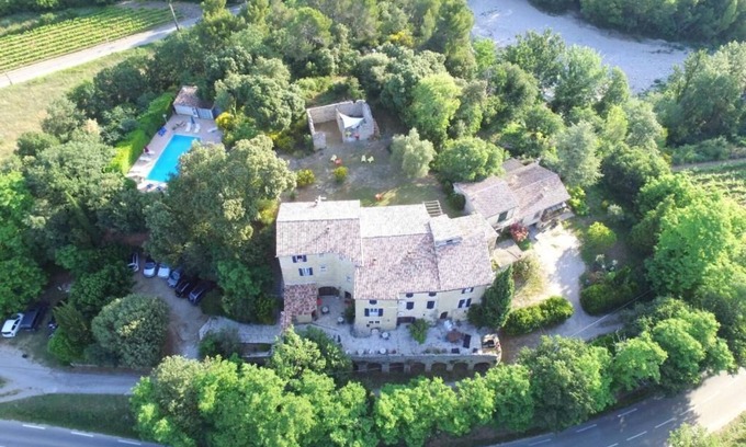 Vaison-la-Romaine Hotel | Relax at La Bastide de Vaison: Pool, Spa & Breakfast Awaits