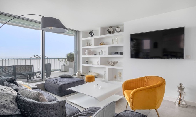 La Baule-Escoublac Apartment | Experience La Baule: Oceanfront Oasis for 8 Guests