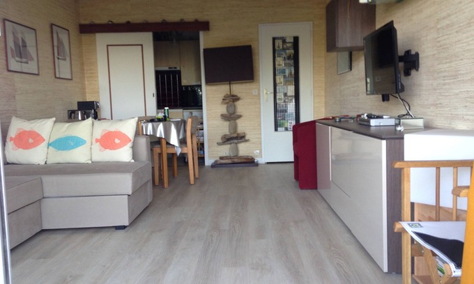 La Baule-Escoublac Apartment | Oceanfront Studio in La Baule-Escoublac - 10/10 Rating