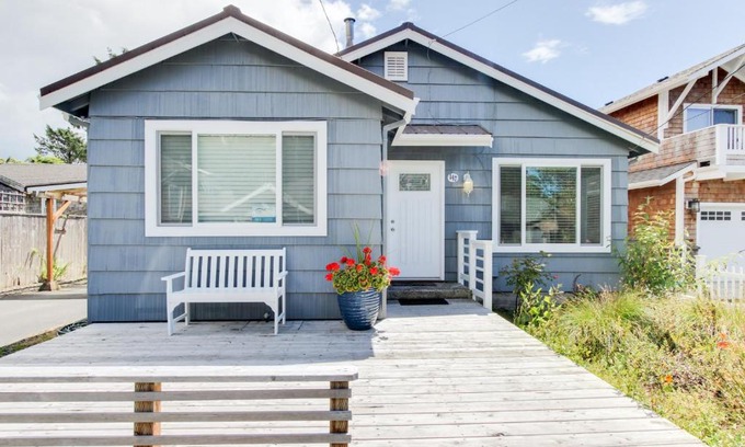 Downtown Cannon Beach House | Discover La Bella Vita: Family and Pet-Friendly Retreat