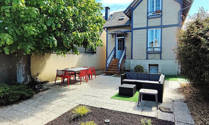 Ouistreham House | Discover La Belle Anglo: Family-Friendly Retreat Near Riva Bella