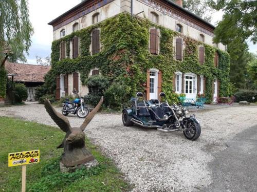Saint-Bonnet-en-Bresse Bed & Breakfast | Discover LA BELLE D'ANTAN: Oceanfront Bliss Awaits
