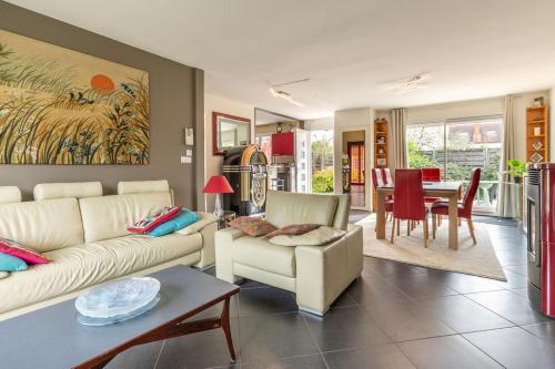 Fleury-les-Aubrais House | Serene Retreat Near Train Station with Family-Friendly Perks