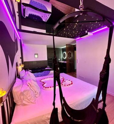 Saint-Gilles Hotel | Elegant La Belle Nuit Suite with Hot Tub & Top Ratings