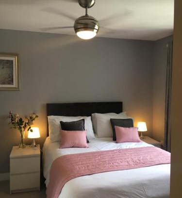 Laindon Apartment | Villa Belle: 4-Star Family-Friendly Retreat in Basildon