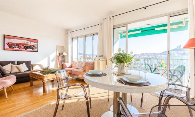 Quartier du Panier Apartment | Elegant La Belle Vue with Skyline Views and Family-Friendly Amenities