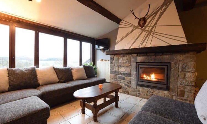 Roy House | Discover La Belle Vue: Pet-Friendly & Family-Oriented Retreat