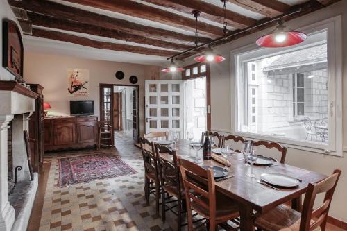 Saint-Cyr-en-Bourg House | La Belonnerie: Perfect Family Retreat with Hot Tub