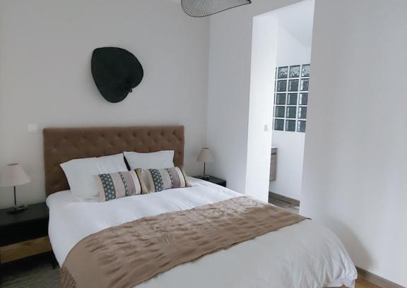Amiens Apartment | Experience LA BERGE: Guest Rated 9.2/10 for Your Stay