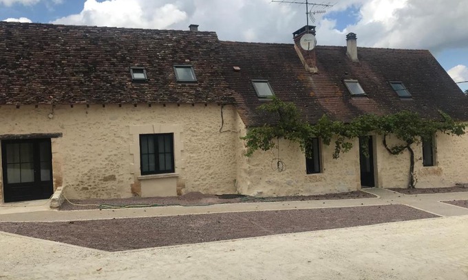 Montagnac-la-Crempse House | Pet-Friendly Retreat at La Bergerie des Petits Loups
