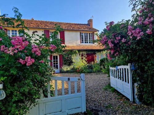 Cour-Cheverny Bed & Breakfast | Pet-Friendly Haven: La Bervinière with 10/10 Guest Ratings