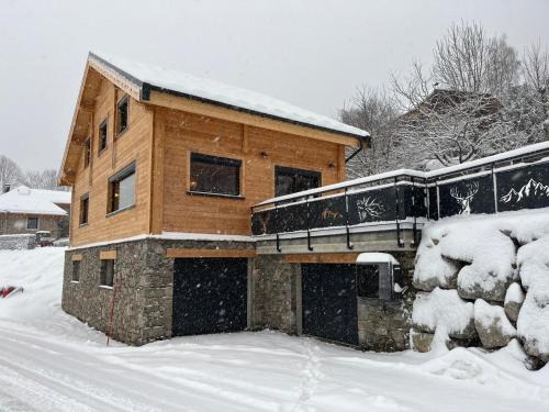 Saint-Martin-sur-la-Chambre Ski Chalet | La Biche