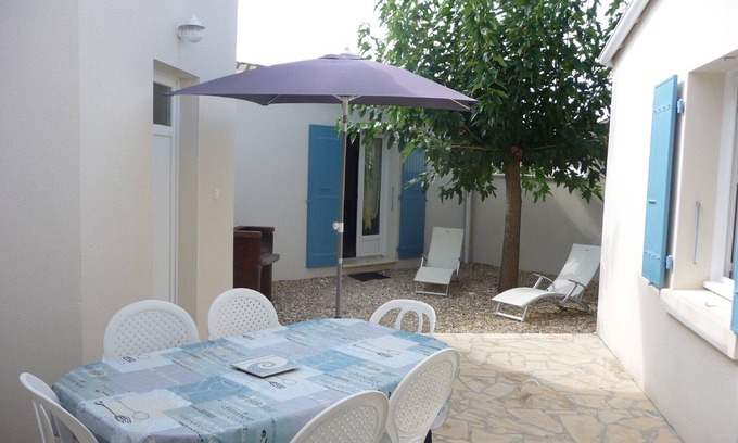 L'Echardiere House | Pet-Friendly La Biroire n°2: Steps from the Oceanfront