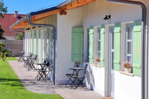 Drnholec House | Relax at La Bobul Apartments with Pool & Family-Friendly Perks