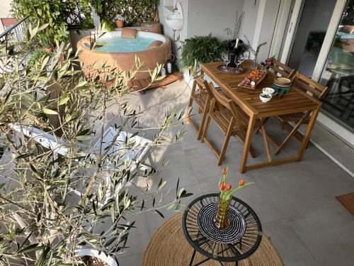 Intra Apartment | Experience La Bollicina Boutique Apartment & Spa with Hot Tub