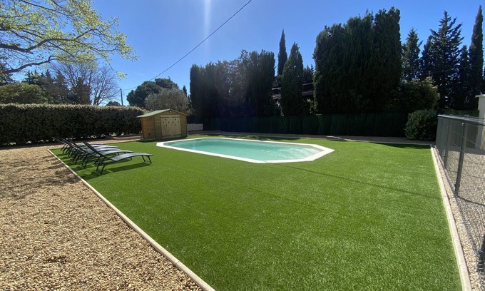 Caderousse House | La Bonamourde: Family-Friendly Stay with Pool & Kitchen
