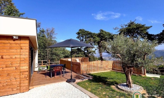 Ozon Bed & Breakfast | Eco-Friendly LA Booa: Private Pool & Green Space Awaits