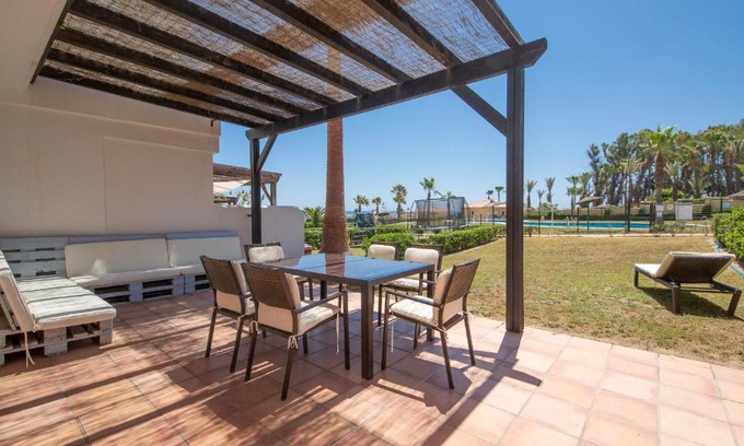 Puerto de la Duquesa House | Discover La Borboleta 8: Family-Friendly Pool Retreat