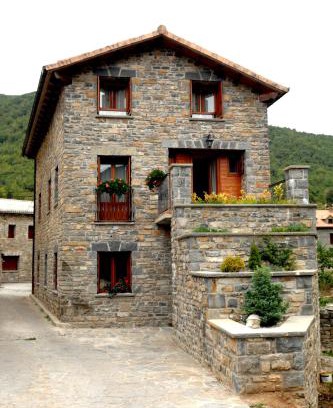 Gavin Apartment | Pet-Friendly Retreat at La Borda de Marco - Rated 9.7/10