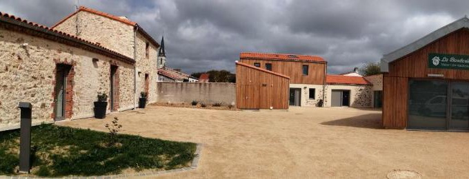 Vaire House | Discover LA BORDERIE: Perfect Gîte for Groups & Nature Lovers