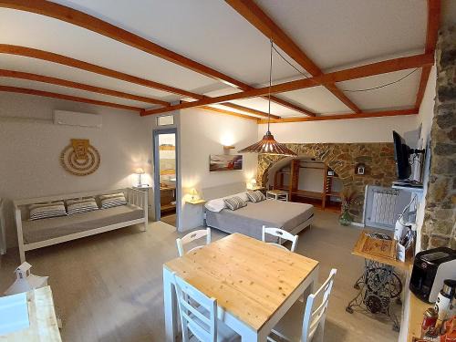 Tovo San Giacomo House | Relax at La Borgata: Pet-Friendly with Hot Tub & Breakfast
