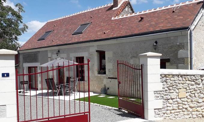 Saint-Georges-sur-Cher House | Discover La Boulange: Oceanfront Retreat with Pool & Kitchen
