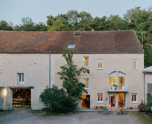 Clamecy Hotel | Pet-Friendly Getaway at La Boule d'Or - Family-Friendly Stay
