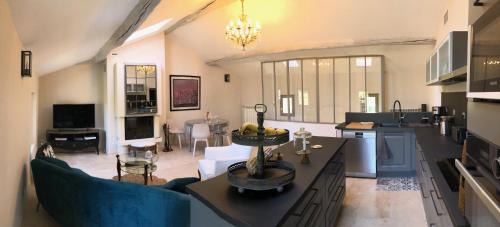 L'Isle-sur-la-Sorgue Apartment | Elegant Oceanfront Apartments in France - Rated 9.9/10