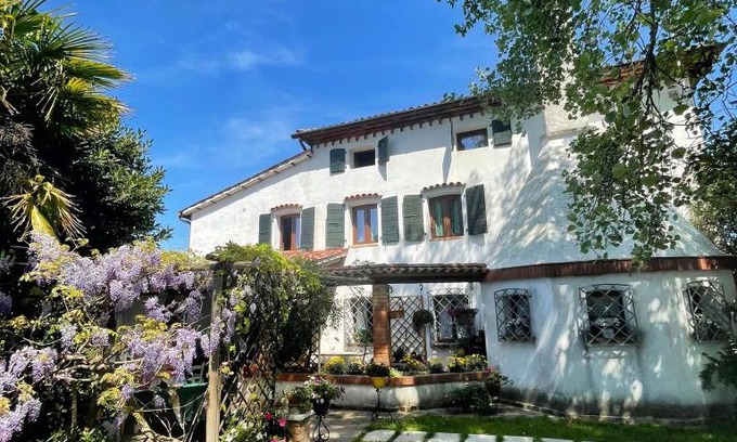 Ca' Savio House | Discover La Bricola: Family-Friendly Stay with Dining Options