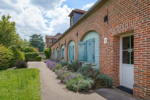 Le Meux Apartment | Pet-Friendly Retreat at La Briquèterie - Rated 9/10